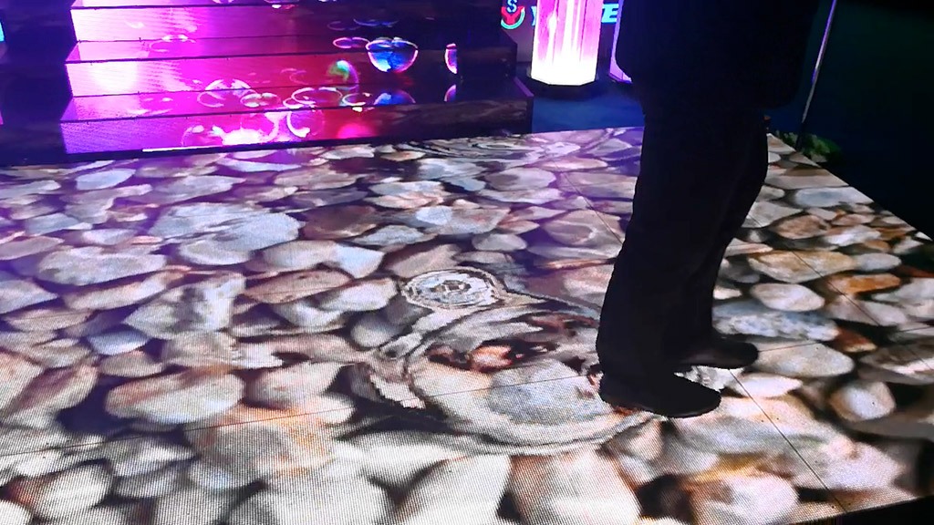 فرش هوشمند فرش تعاملی interactive floor تجهیزات نمایشگاهی